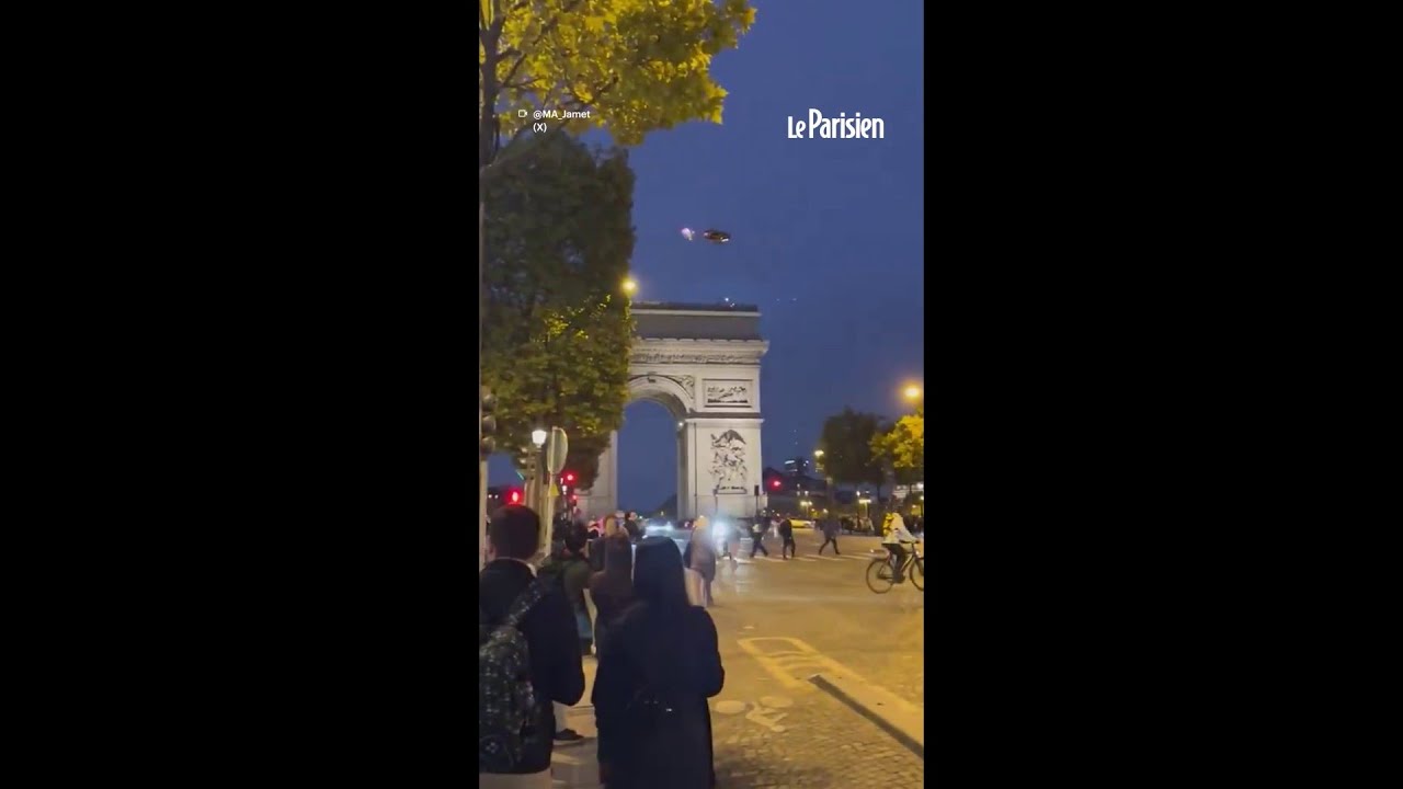 Un homme évacué par hélicoptère au-dessus de l’Arc de Triomphe